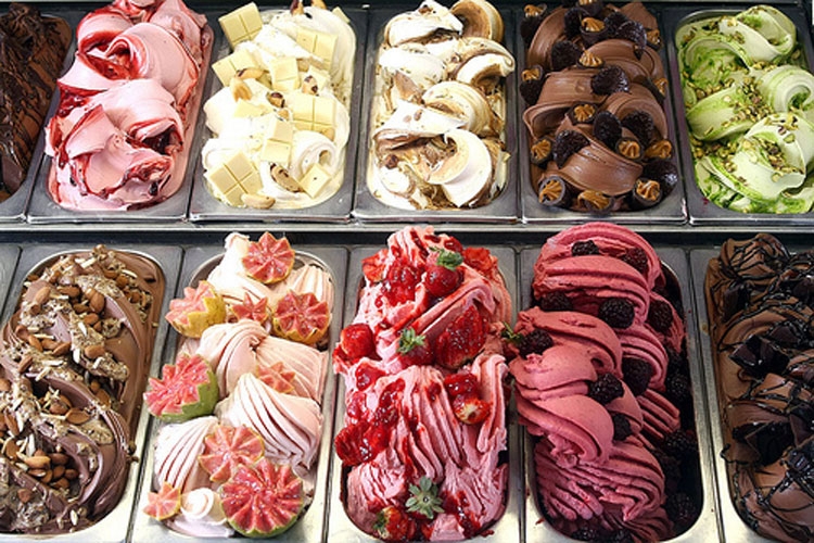 Chứa mỗi loại kem vào các hộp kín riêng biệt tránh tiếp xúc với thực phẩm khác
