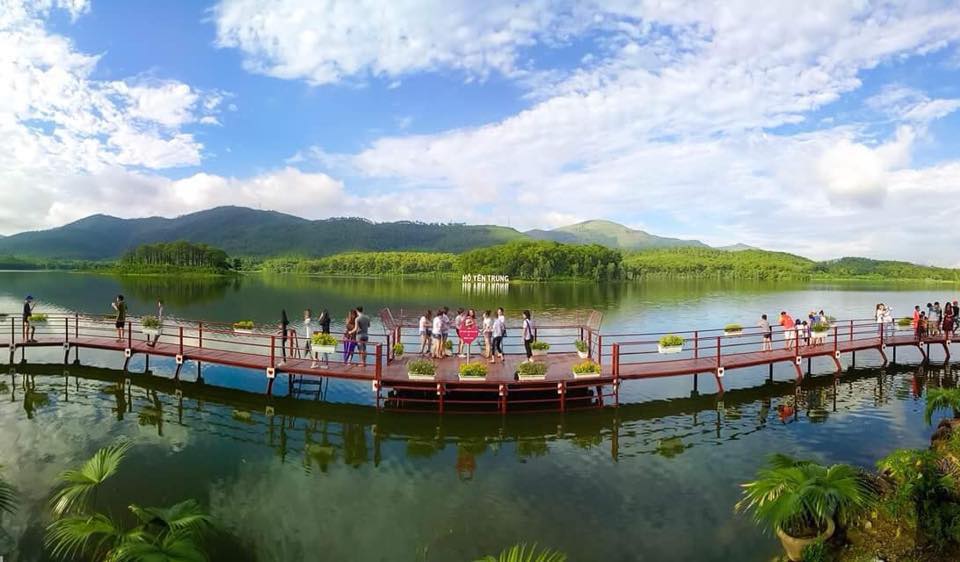 Hồ Yên Trung thu hút ánh nhìn từ những giây phút đầu tiên