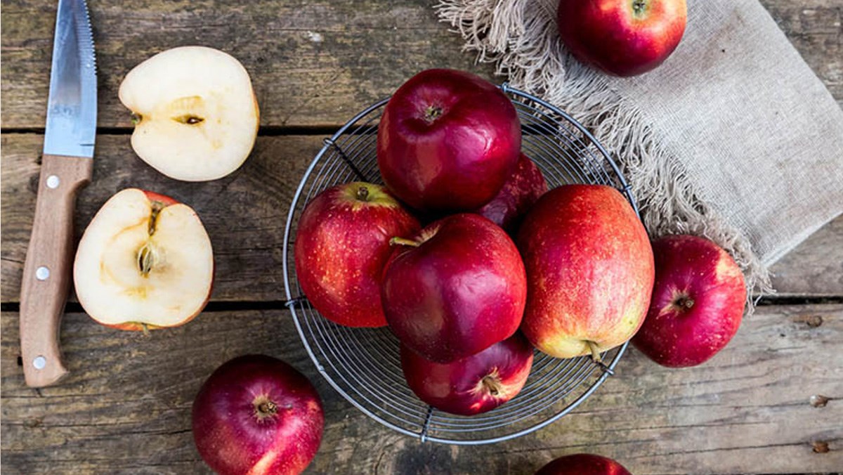 Những mẹo nhỏ giúp bạn khắc phục tình trạng bị thâm khi gọt táo