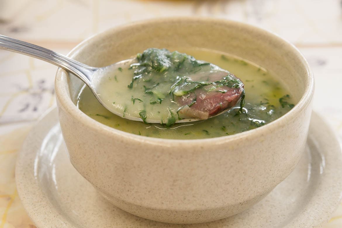 Caldo verde được gọi là súp cải xoăn bằng tiếng Anh